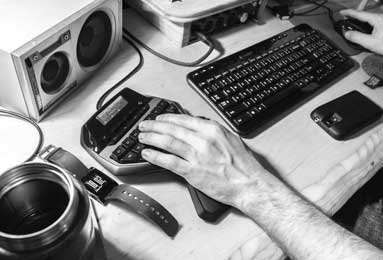 曼城5500万坐穿板凳！19岁小将打脸天价引援，真相太扎心